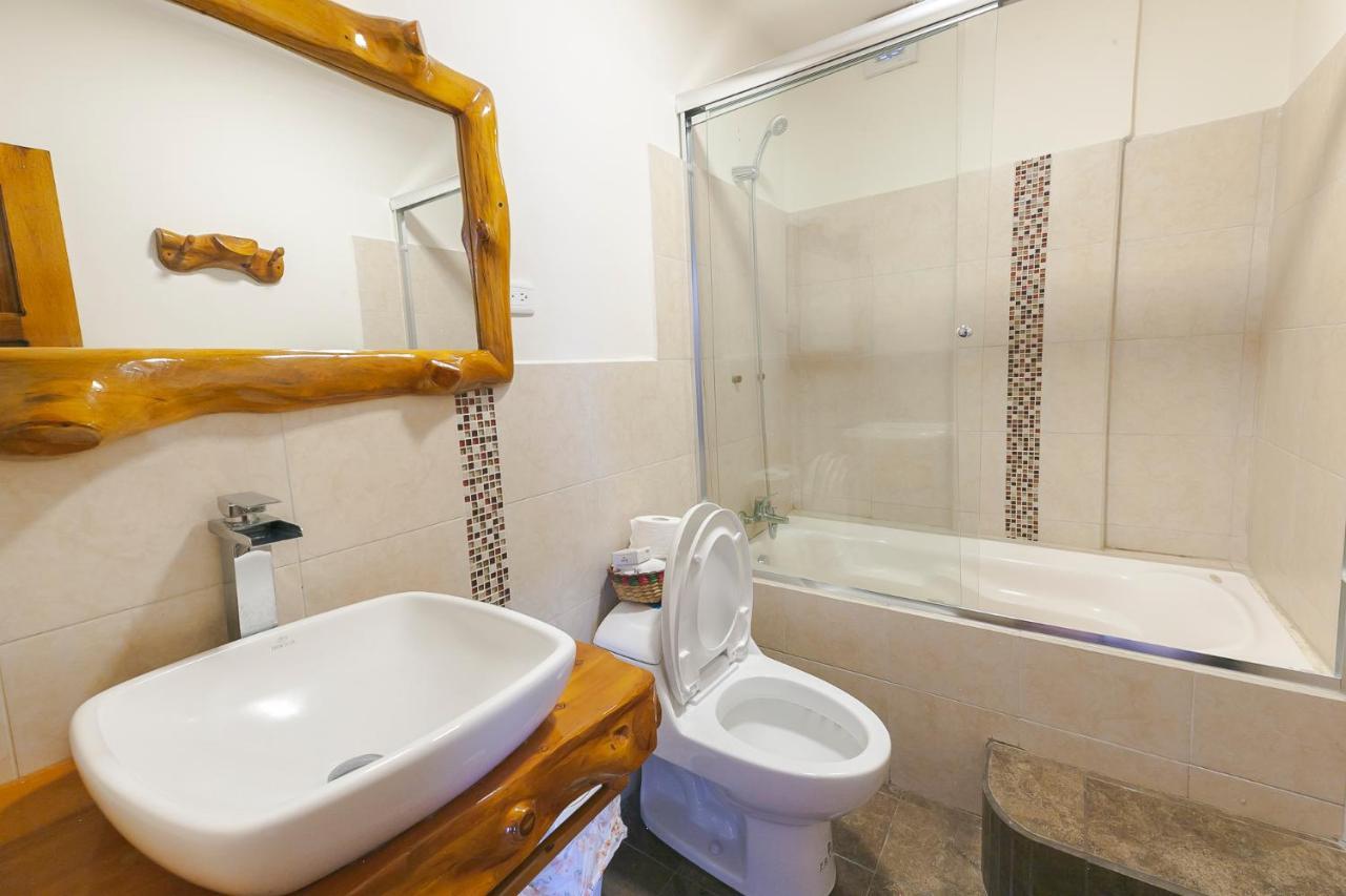 Los Ponchos Inn Apartasuite Отавало Экстерьер фото