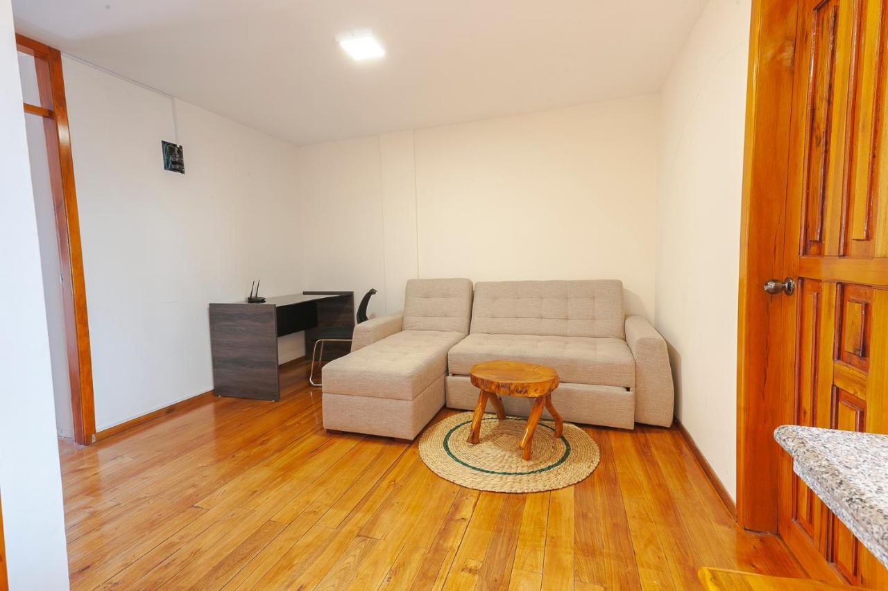 Los Ponchos Inn Apartasuite Отавало Экстерьер фото