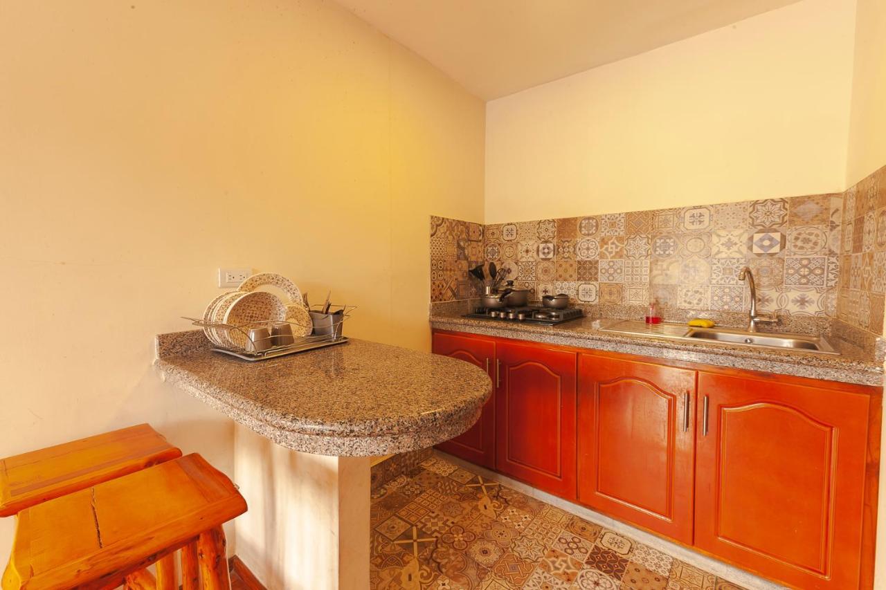 Los Ponchos Inn Apartasuite Отавало Экстерьер фото